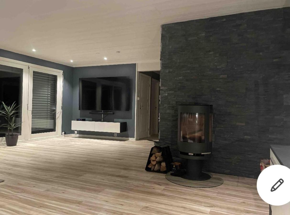 Beautiful 5-Bed Villa In มอนดัล ภายนอก รูปภาพ